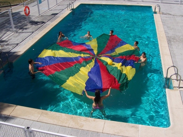 Juegos en piscina.jpg